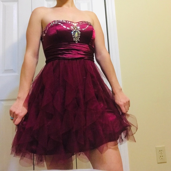 Formal Dress - Picture 3 of 4